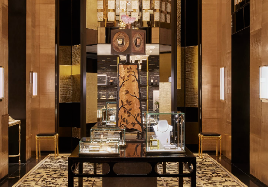 Dark & Gold: Jewel Retailing Design