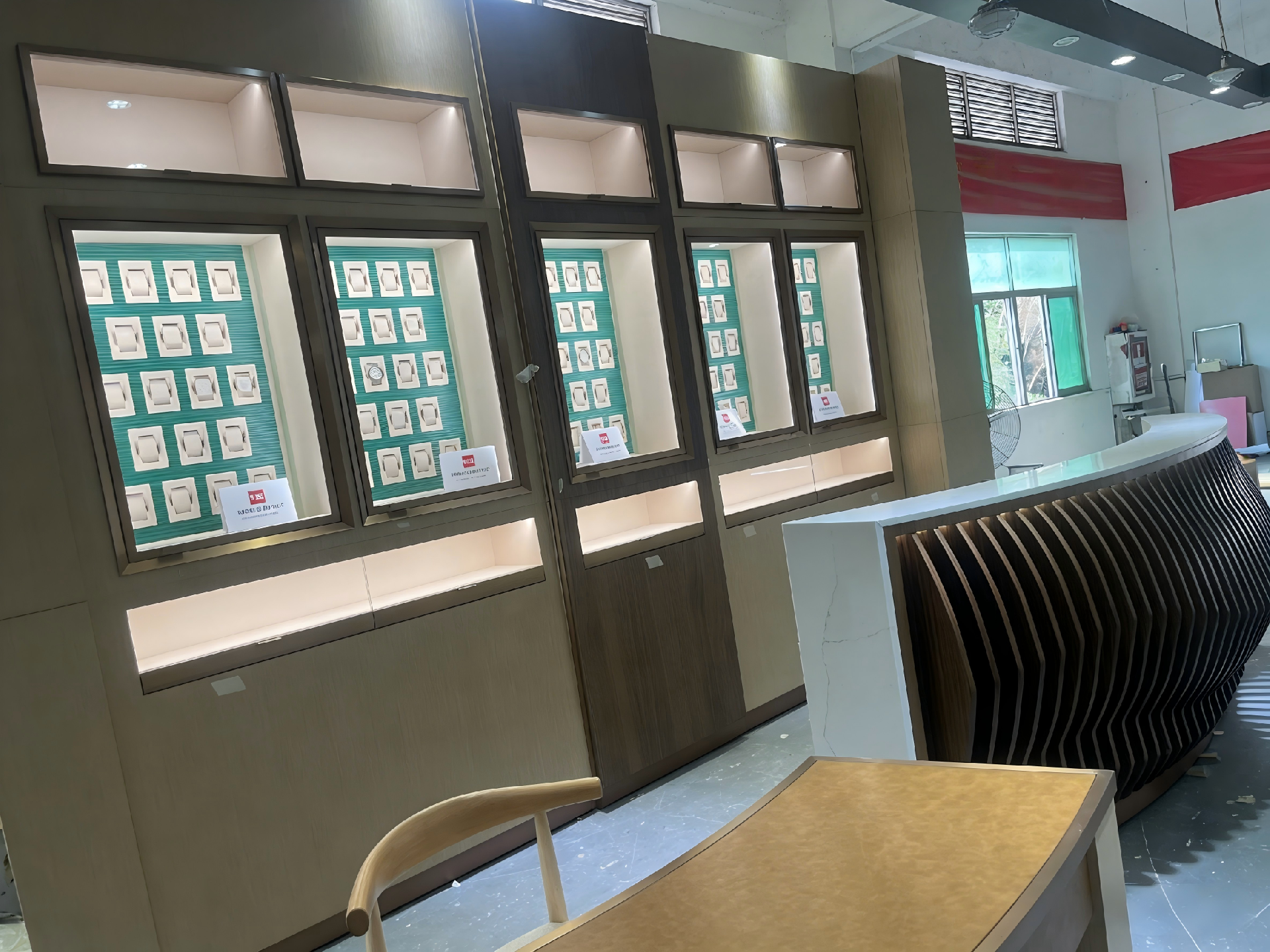 生成展示柜图片 (4).png