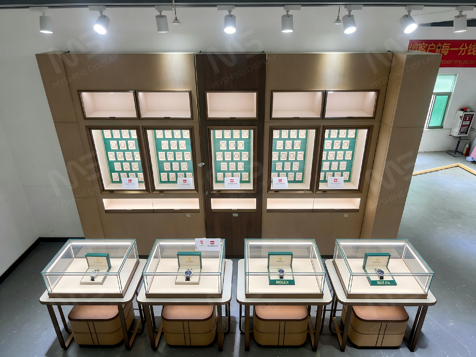 生成展示柜图片 (9).png