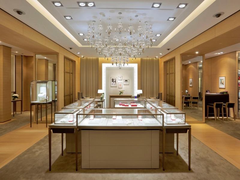 Elegant Luxury Jewelry Store Design