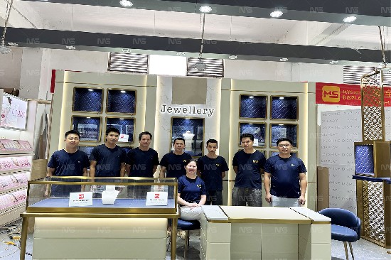 How to Design an Exquisite Jewelry Store That Keeps Customers Coming Back?