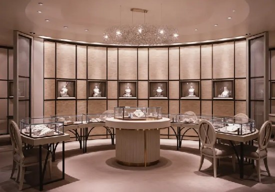 Elegant Modern Jewelry Store with Refined Grid Decor