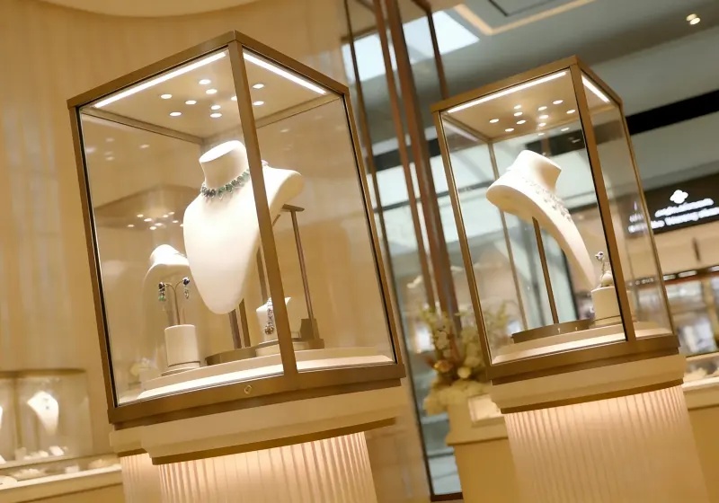 Elegant Luxury Jewelry Store Interior Design