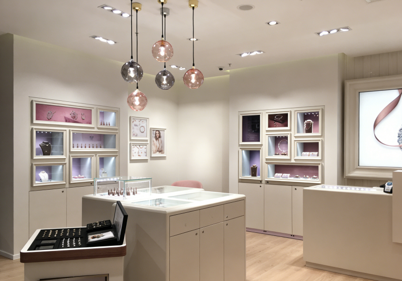 Elegant & Functional Jewelry Store Display Solutions
