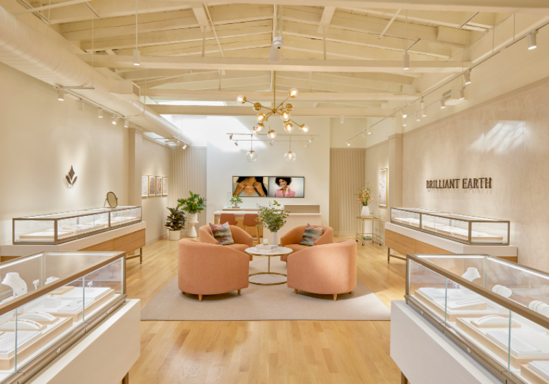 Modern, Elegant & Customer-Centered Jewelry Store Design