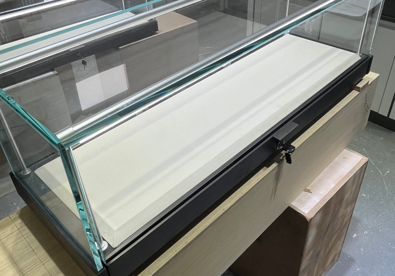 Minimalist Frameless Glass Jewelry Showcase with Integrated Lock