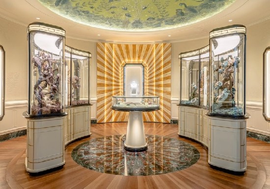 Bespoke Luxury Jewelry Displays