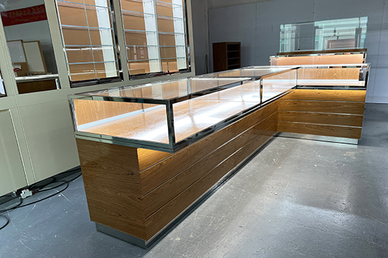 Premium Warm Wood Jewelry Boutique Display Showcase