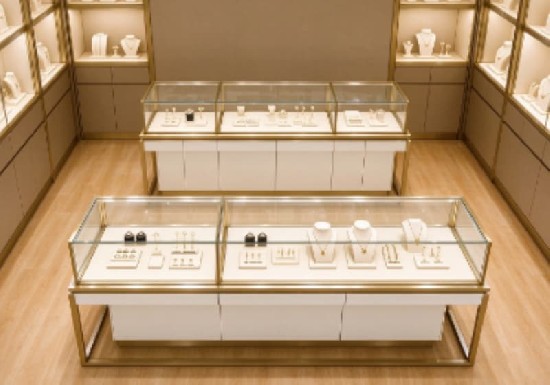 Elegant White Gold Jewelry Store Showcase Set